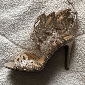 Jessica Simpson pumps